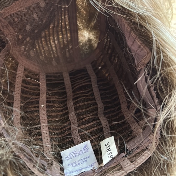 Ash blonde with dark roots - Picture 8 of 8